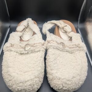Vince Camuto Cream Fuzzy Women's Slippers